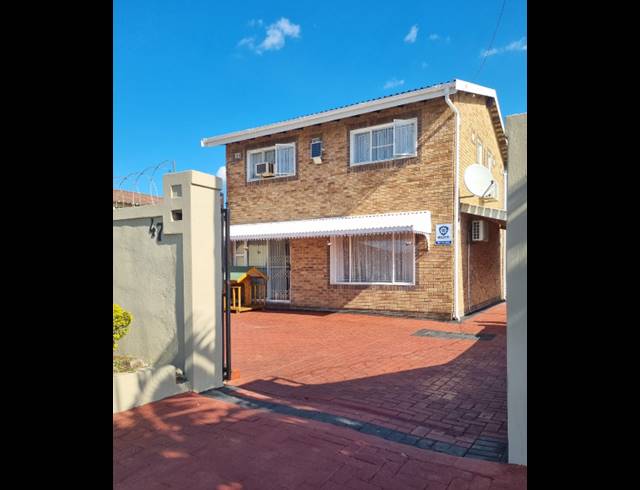 3 BEDROOM HOUSE FOR SALE IN SHALLCROSS